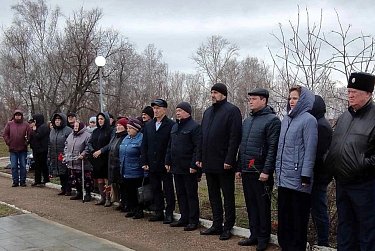 Памятник героям-землякам